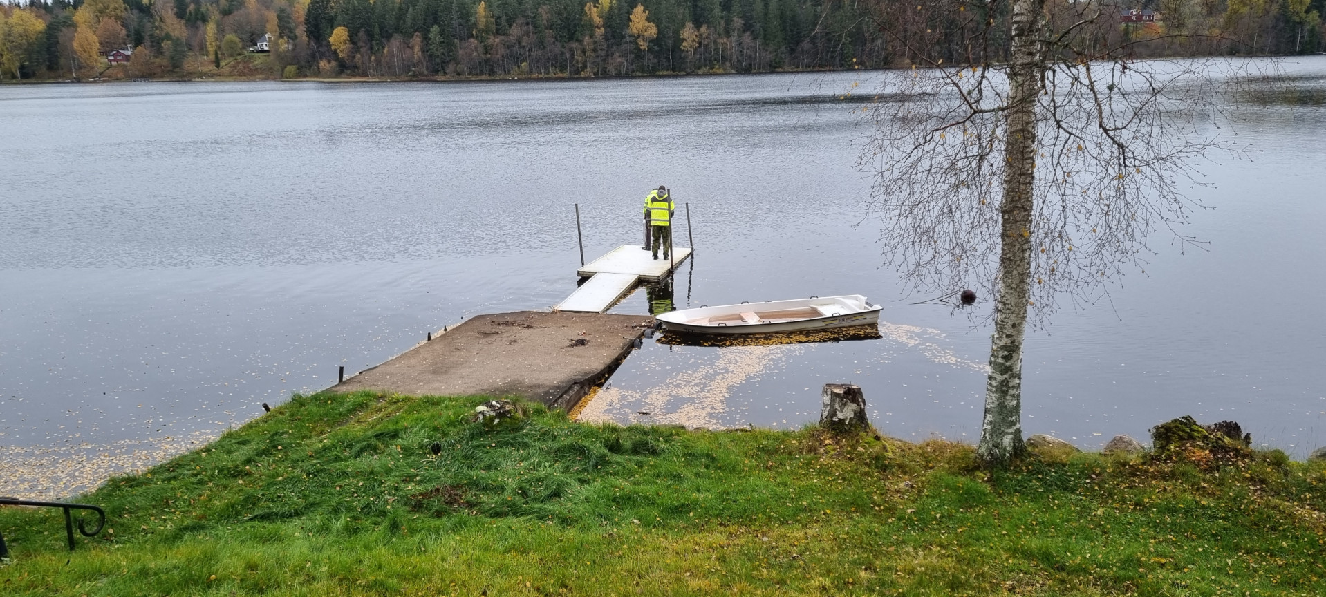 brygga och båt